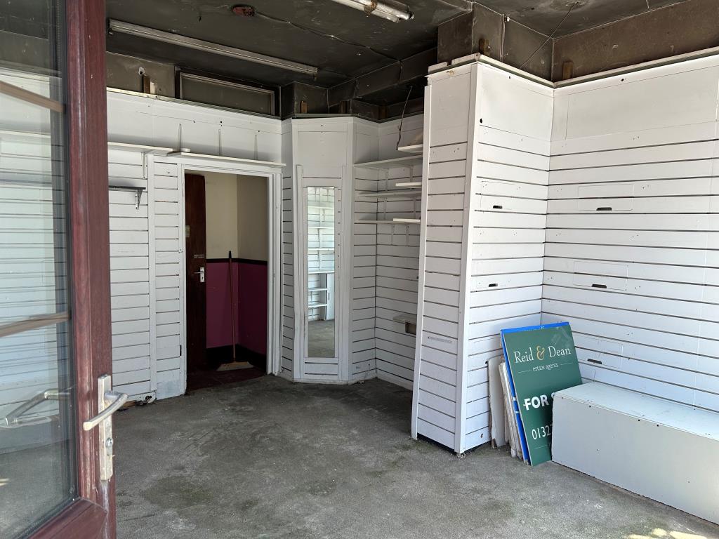 Lot: 38 - MIXED USE PROPERTY FOR IMPROVEMENT - Inside commercial unit